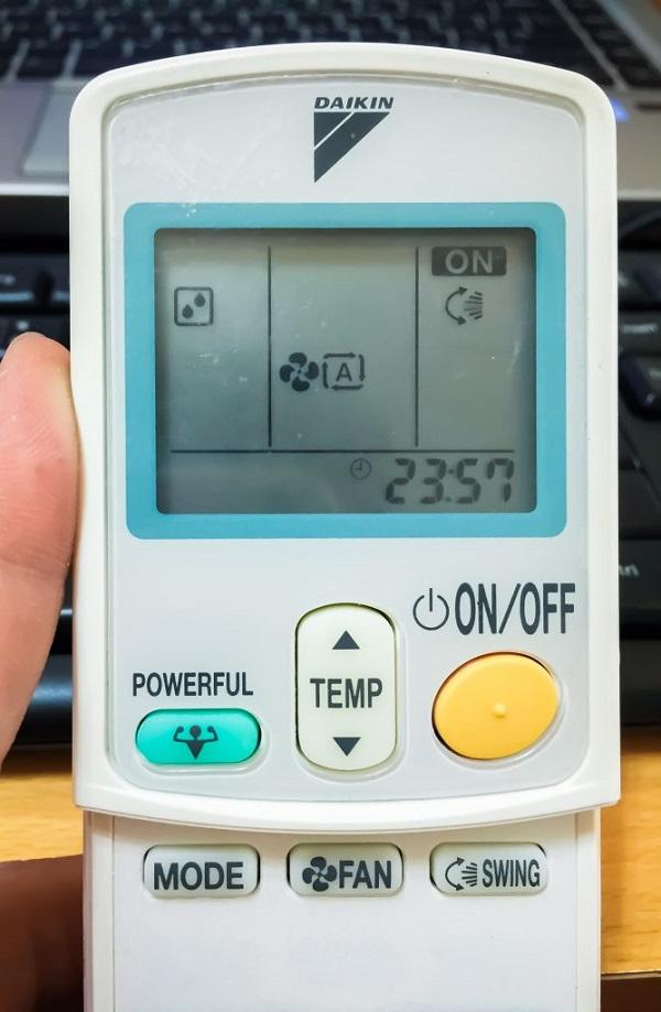 Điều khiển điều hoà không hiển thị nhiệt độ có sao không?