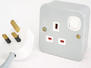 Ổ điện 3 chấu Malaysia và Việt Nam khác nhau thế nào