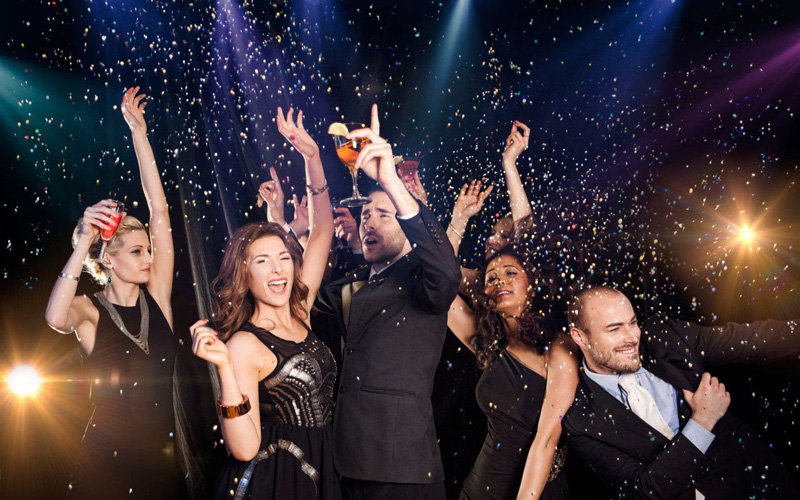 đi tất niên tặng quà gì